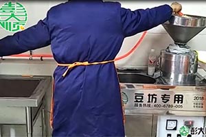 100型豆坊专用豆腐机工作现场