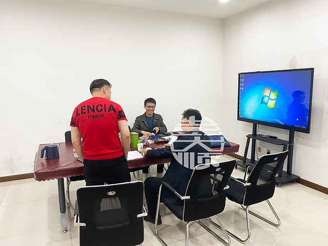 菏泽全自动豆腐机客户来彭大顺工厂沟通设备需求